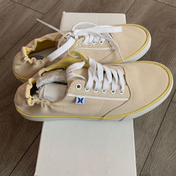 Hurley Delano women’s sneaker. Very beautiful and comfortable. - Picture 4 of 6